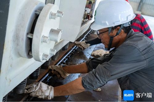 智造新动力 探访海南屯昌环保设备制造厂——创新研发与调试并行，机械设备即将投入生产